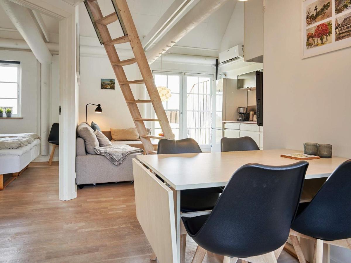 5 Person Holiday Home In AÅkirkeby Exteriör bild